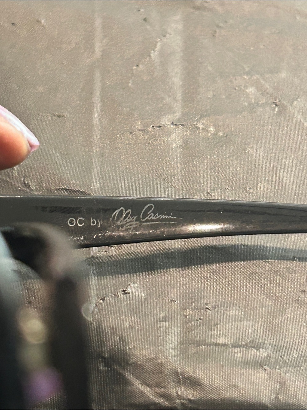 Oleg Cassini Black Round Sunglasses with Gradient Lenses - Picture 6 of 6